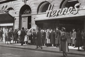 Первый магазин женской одежды Hennes